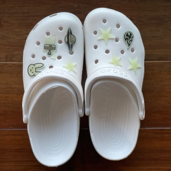 bad bunny crocs size 6